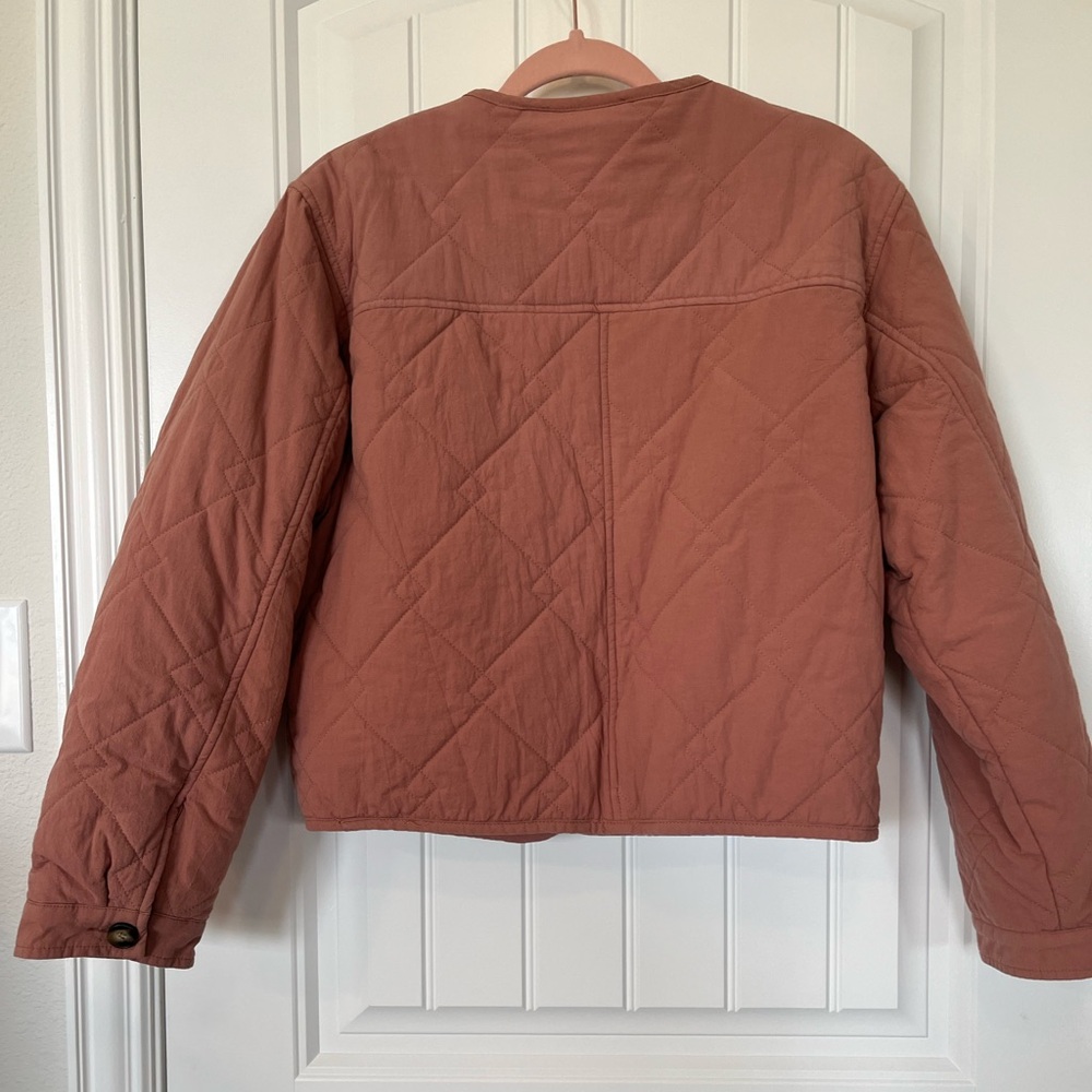 WISHLIST quilted puffy cropped jacket. 100%
Cotton fully lined Size M/L ADORABLE - Picture 7 of 10